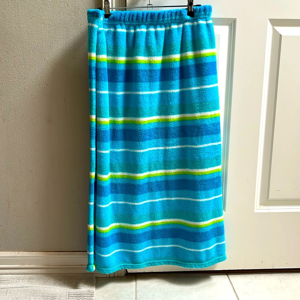 NWOT Women’s shower wrap
